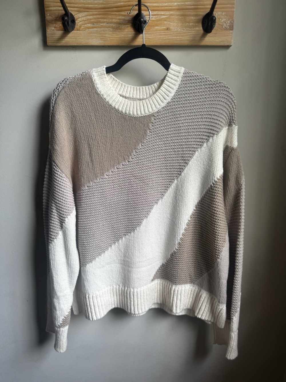 Lou & Grey Diagonal Colorblock Crewneck Sweater in Cream & Taupe